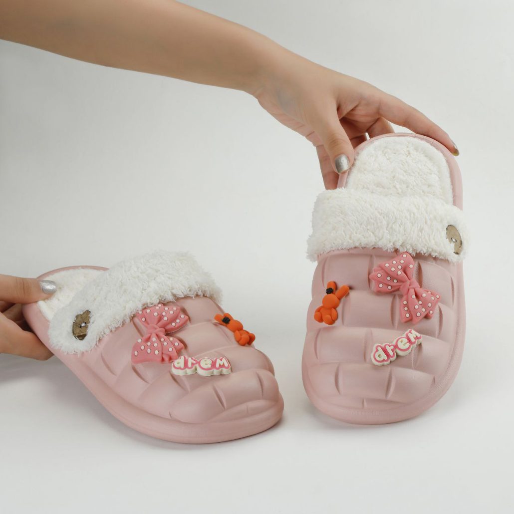 Women's plush slippers