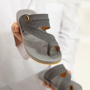 صندل عربی مردانه نقره‌ای